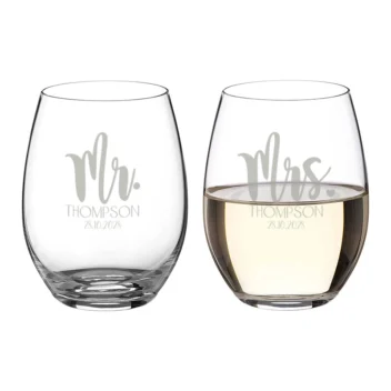 Set van twee zware kristallen glazen met Mr & Mrs gravure, achternaam en trouwdatum
