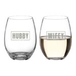 Set van twee zware kristallen glazen met Hubby en Wifey gravure en gepersonaliseerd Est. jaartal.