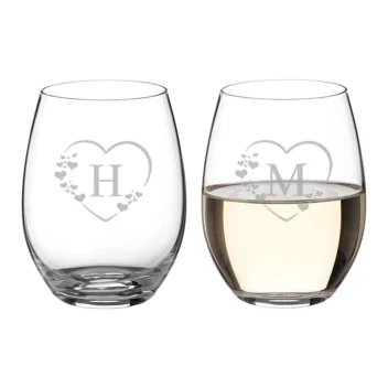 Luxe set van twee zware kristallen glazen met gepersonaliseerd hart monogram en initialen voor stellen.