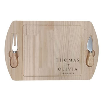 Luxe houten plank met trendy asymmetrische 'Urban Chic' gravure in de hoek.