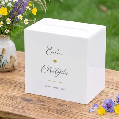 cryl enveloppendoos Love Heart wit met namen in zwart script en gouden hartje