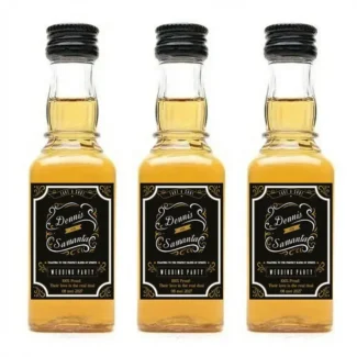 Set van drie gepersonaliseerde mini whiskey flesjes met vintage zwart-goud label voor bruiloft