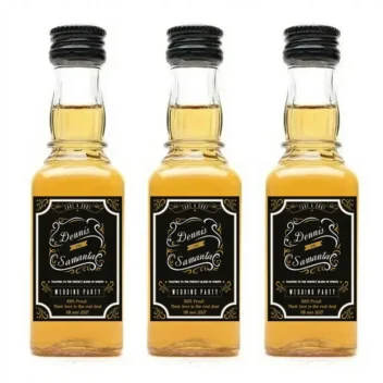 Set van drie gepersonaliseerde mini whiskey flesjes met vintage zwart-goud label voor bruiloft