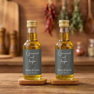 Olijfolie bedankje Gesmeerd met Liefde op houten onderzetters rustieke achtergrond