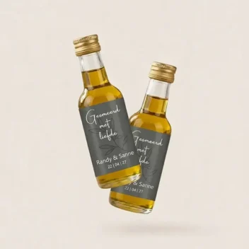 Olijfolie bedankje bruiloft Gesmeerd met Liefde donker etiket met namen en datum