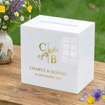 Enveloppendoos acryl botanisch monogram wit met gouden bedrukking gepersonaliseerd met initialen namen en datum