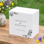 Enveloppendoos acryl Wild Botanical wit met zwarte bedrukking gepersonaliseerd met namen en datum bruiloft
