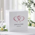 Kaartenbox bruiloft wit acryl met dubbel hartendesign namen en datum