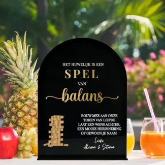Tafelbordje jenga gastenboek bruiloft in zwart acryl met gouden tekst en namen