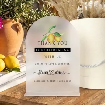 Thank you tafelbordje bruiloft frosted acryl citroen design gepersonaliseerd met namen en eigen tekst 20x25 cm inclusief standaard