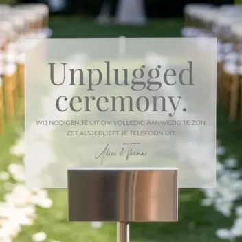 Unplugged ceremony bord frosted acryl 60x40 cm gepersonaliseerd met namen bruidspaar