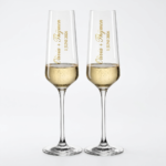 Celeste champagneglazen in goud met verticale namen in script en datum in serif op kristalglas, set van 2 voor bruidspaar