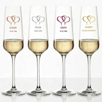 Champagneglazen jubileum met hartendesign in koper zilver robijn en goud gepersonaliseerd