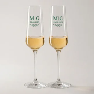Set van twee gepersonaliseerde champagneglazen voor bruiloft.