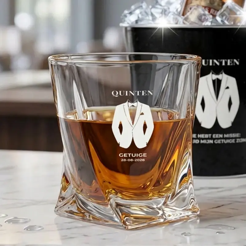 mission-gentleman-whiskey-glas-smoking Mission Gentleman whiskey glas van loodvrij kristal met smoking design en naam rol en datum via UV-bedrukking, inclusief geschenkdoos