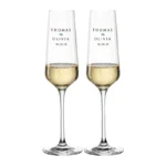 Set gepersonaliseerde champagneglazen voor bruiloft, met namen en datum.